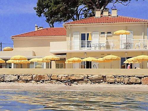 Hôtel en bord de mer à Hyères LIDO BEACH avec accès direct à la plage